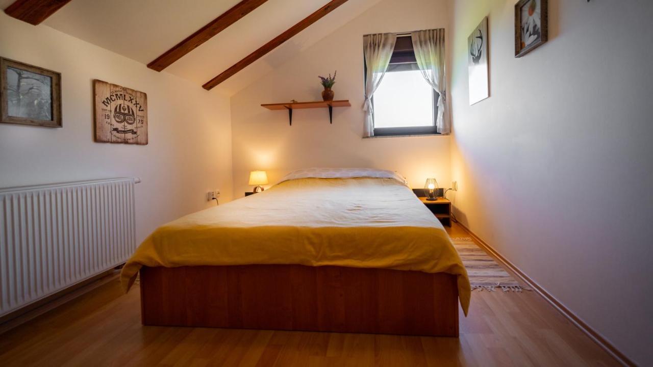 Specious Apartment Manitu In Forest Countryside Fužine Eksteriør bilde